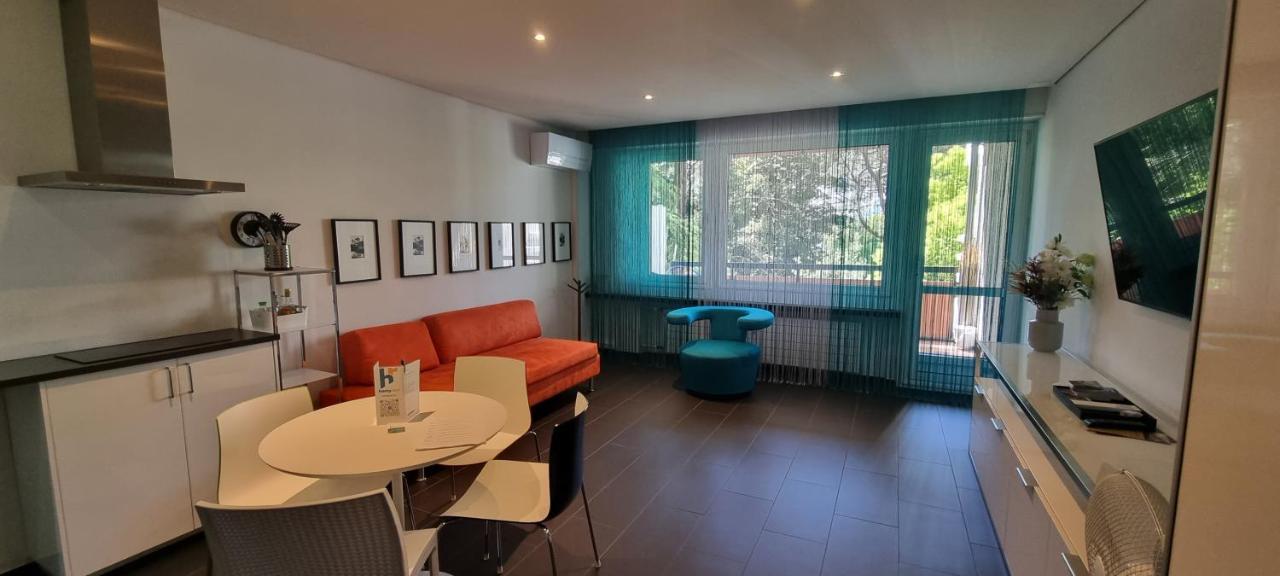 Bissone Apartment *